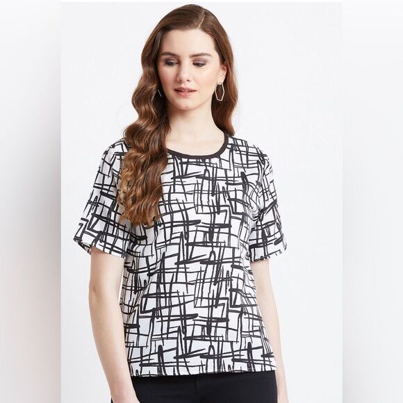 ⭐️FOREVER 21 White and Black Top size small T1 - Picture 1 of 10